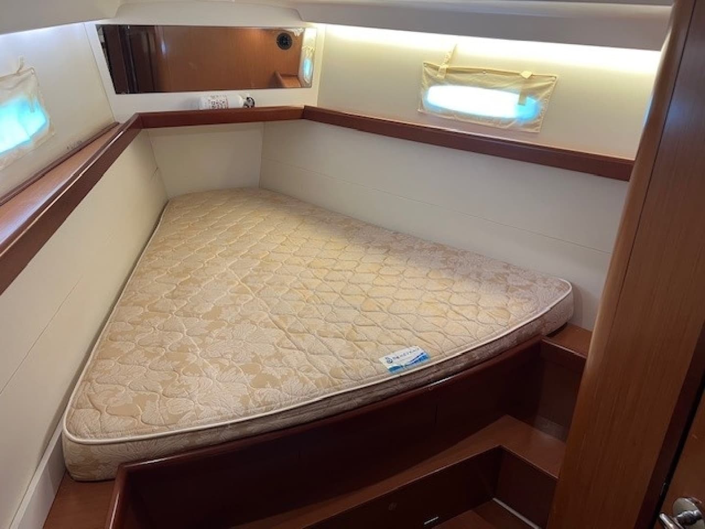 2009 Beneteau Oceanis 43 - Image 34