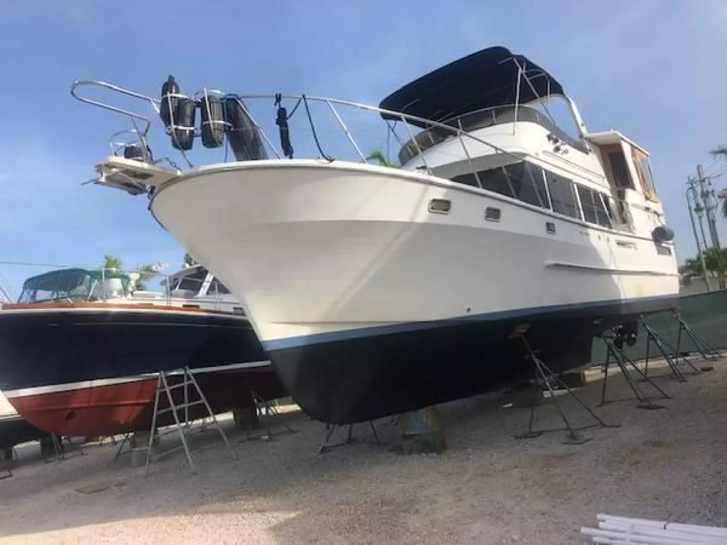 1989 Heritage East Sundeck Trawler - Image 4