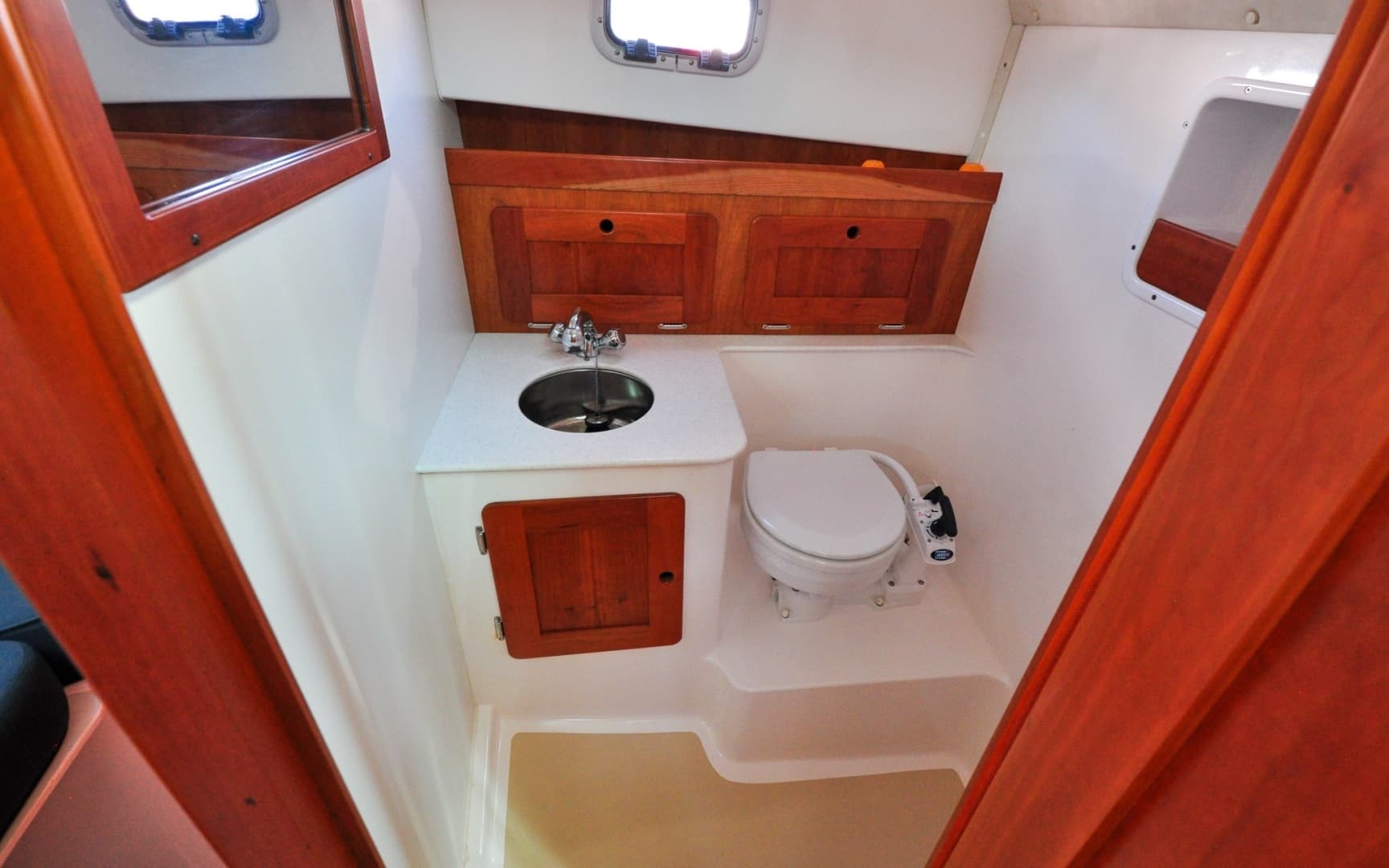 2005 Hunt Surfhunter 29 - Image 50