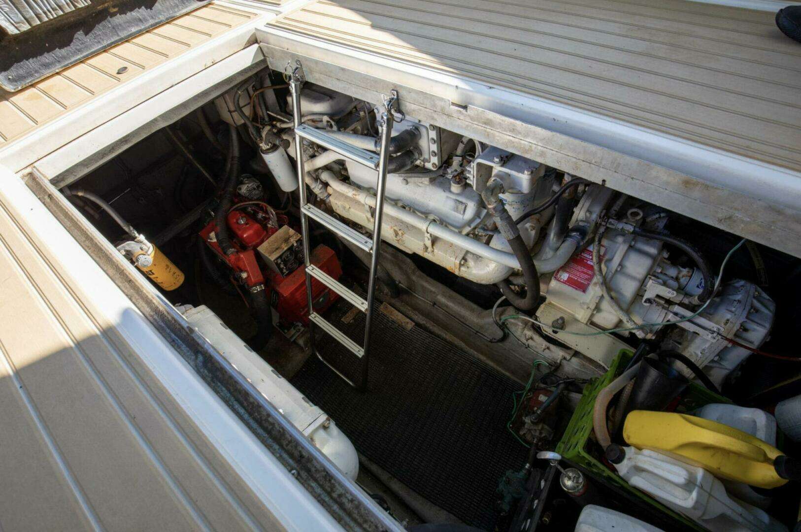 1990 Sea Ray 420 Sundancer - Image 33
