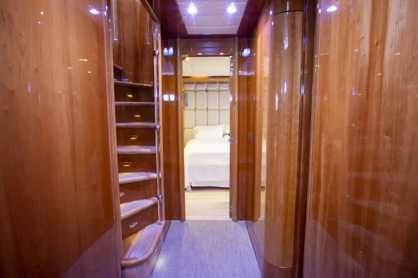 2000 Ferretti Yachts Custom Line 94 - Image 26