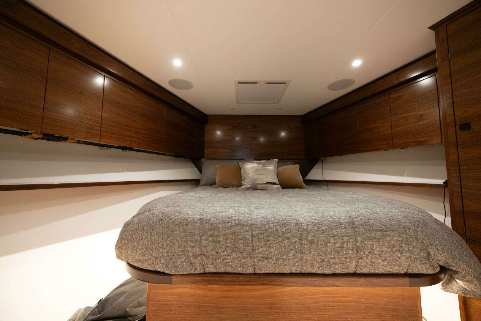 2025 Viking 82 Convertible - Image 23