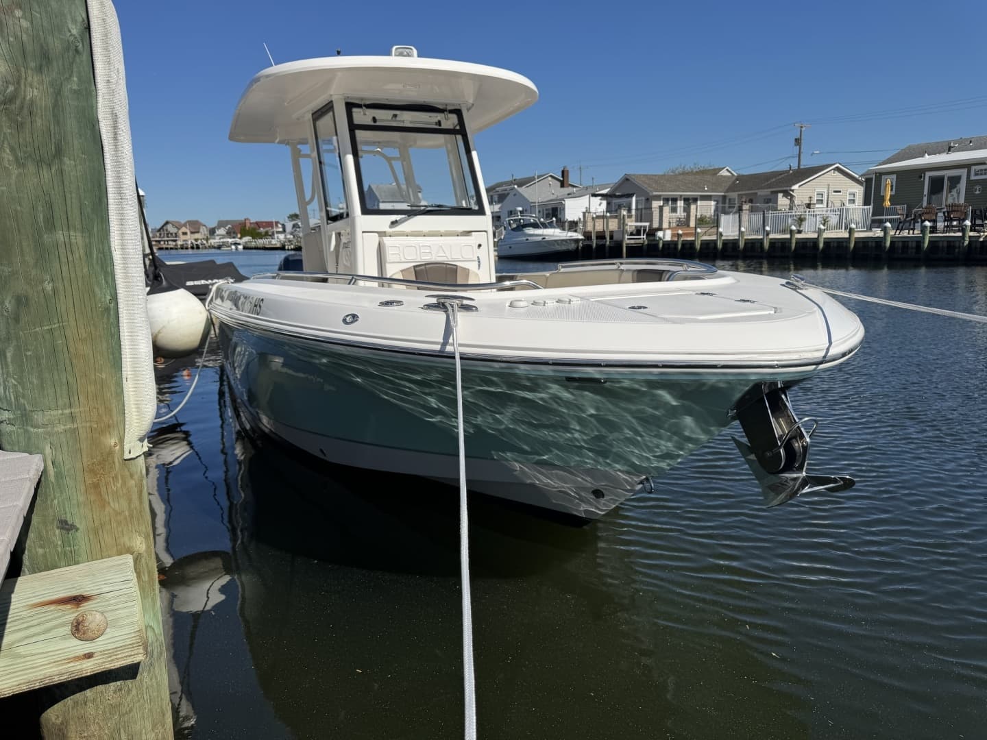 2020 Robalo R272 Center Console - Image 3