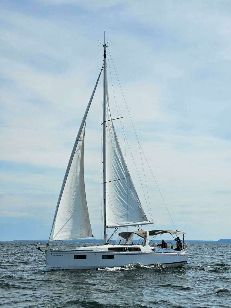 2018 Beneteau Oceanis 35.1 - Image 11