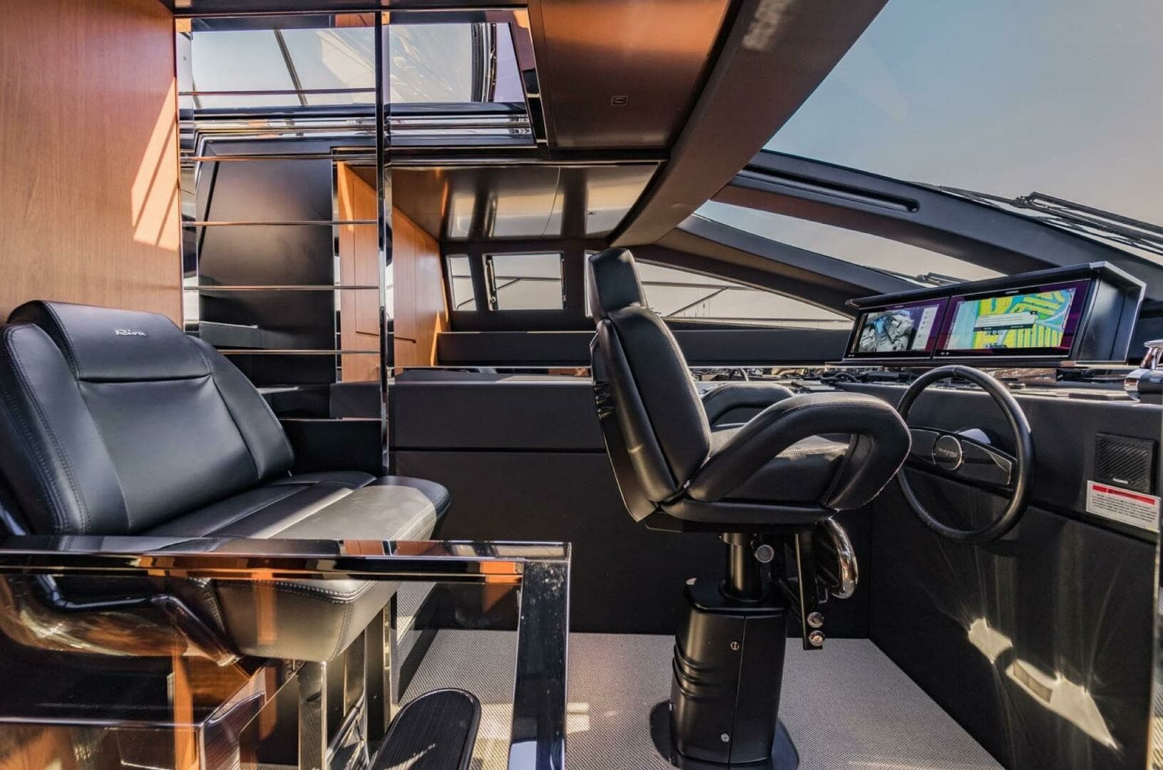 2019 Riva — - Image 18
