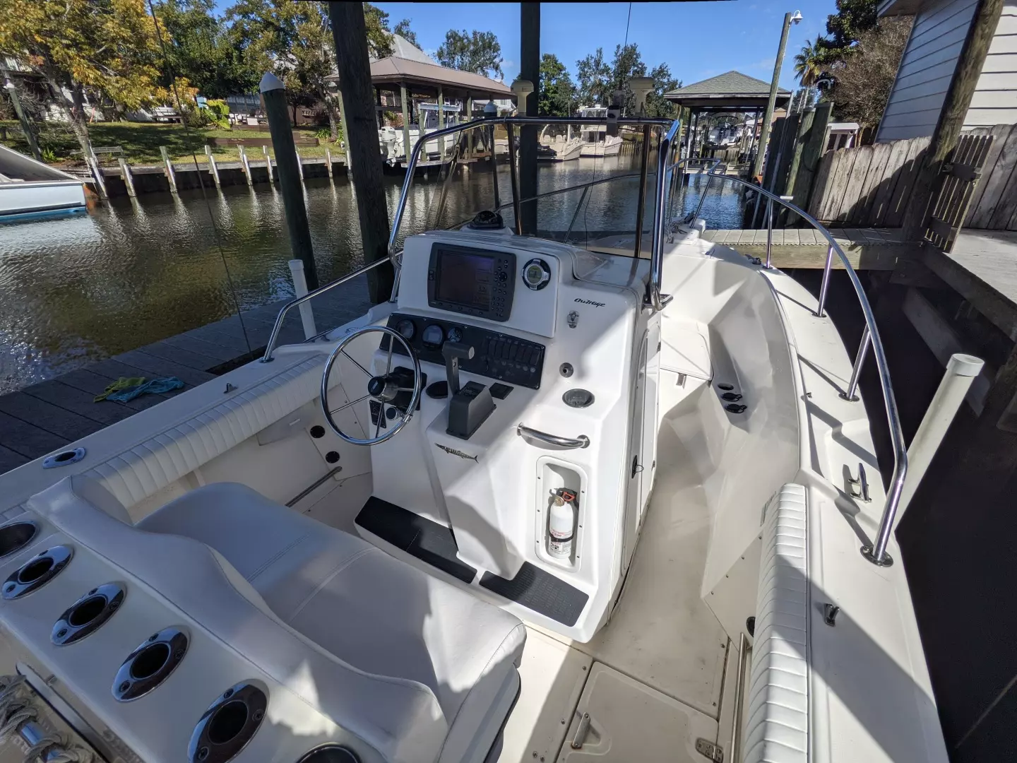 1998 Boston Whaler 23 Outrage - Image 2
