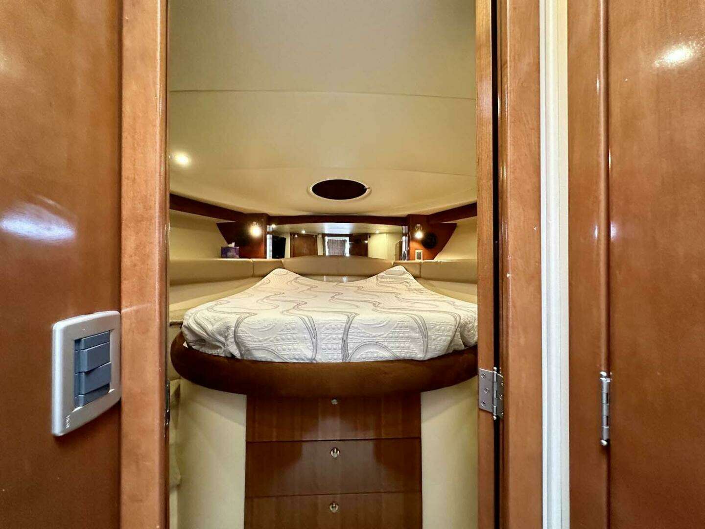 2007 Meridian 411 Sedan - Image 27