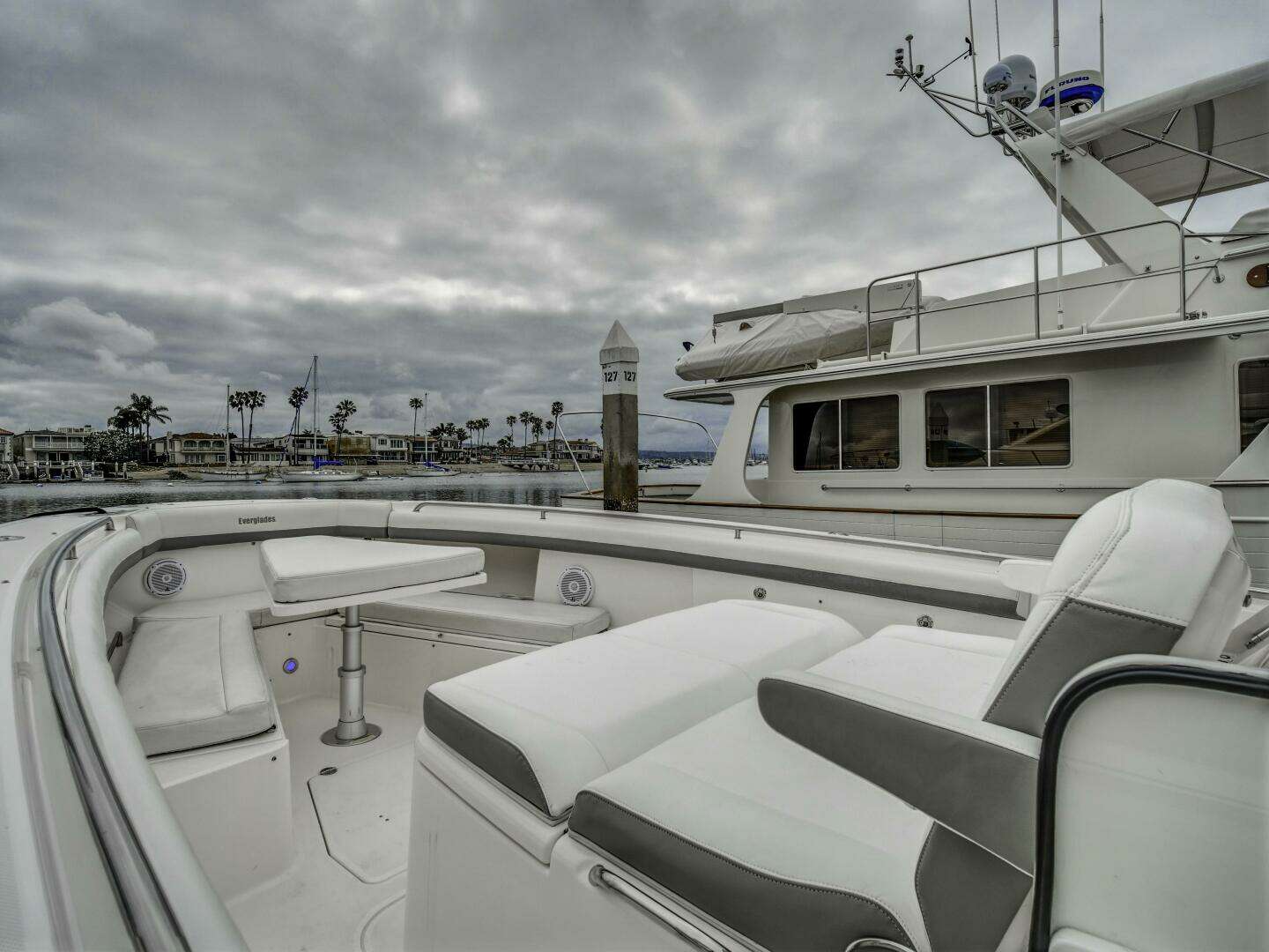 2015 Everglades 435 Center Console - Image 16