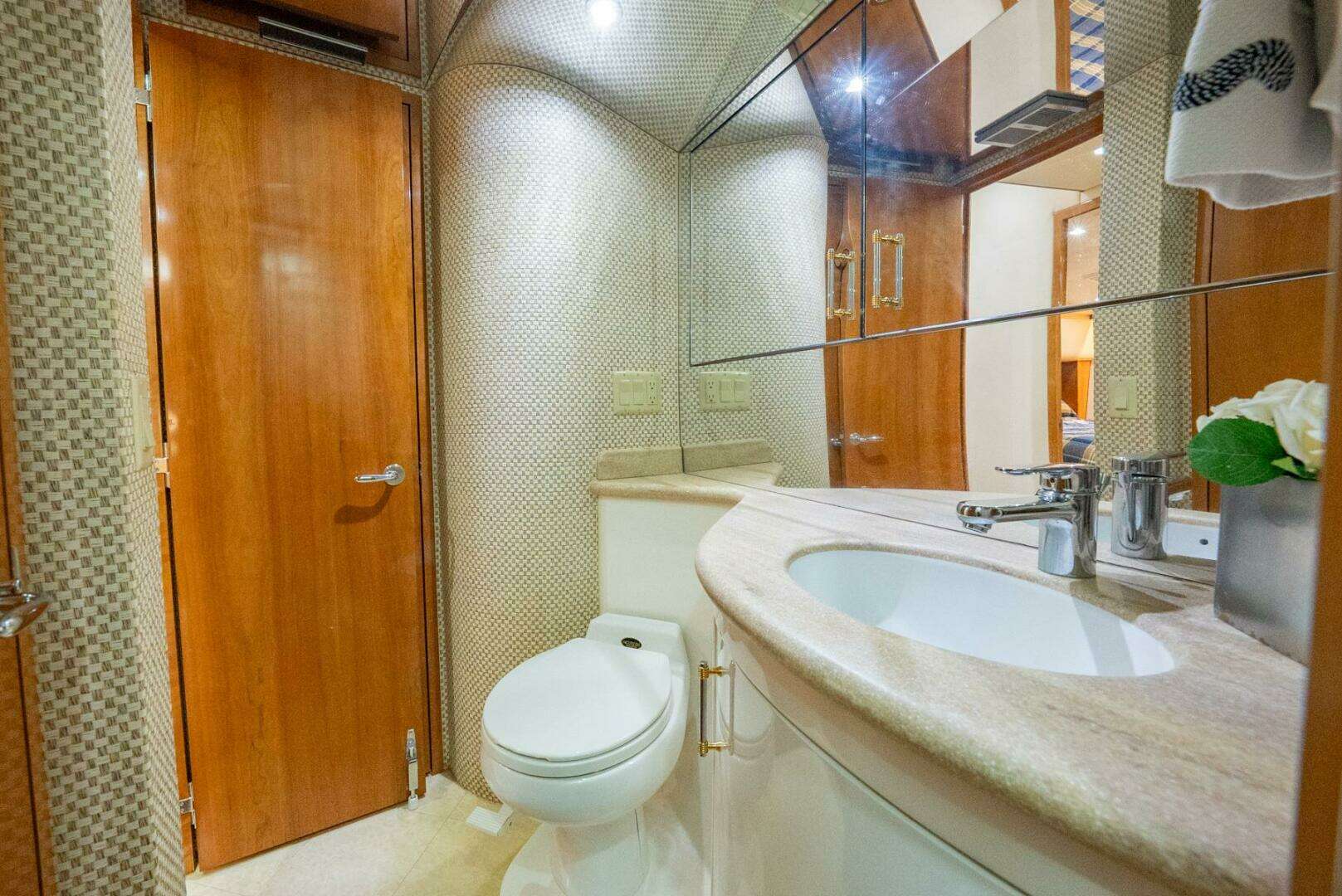2001 Hatteras 50 Convertible - Image 39