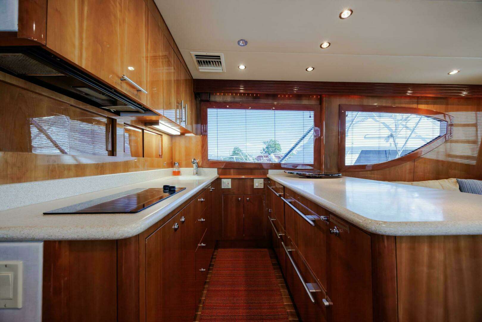 2005 Hatteras 50 Convertible - Image 15