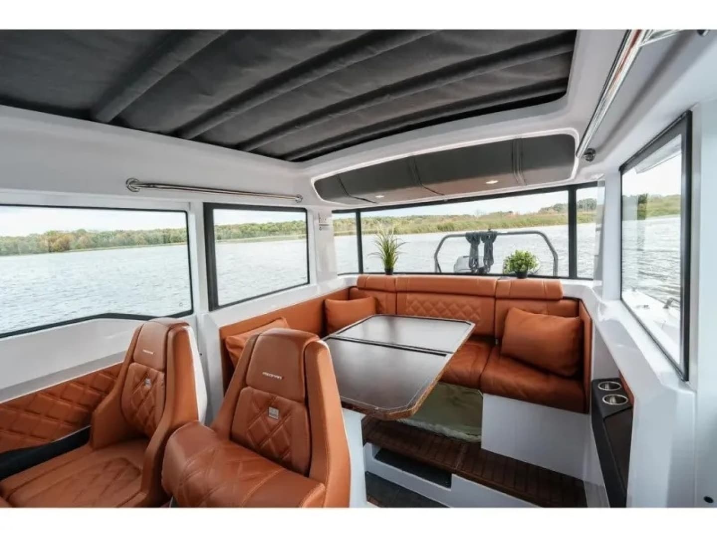 2022 Axopar 37 XC CROSS CABIN - Image 9