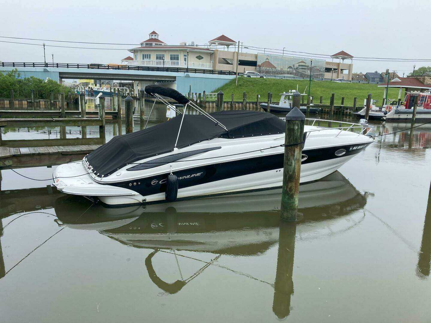 2011 Crownline — - Image 2