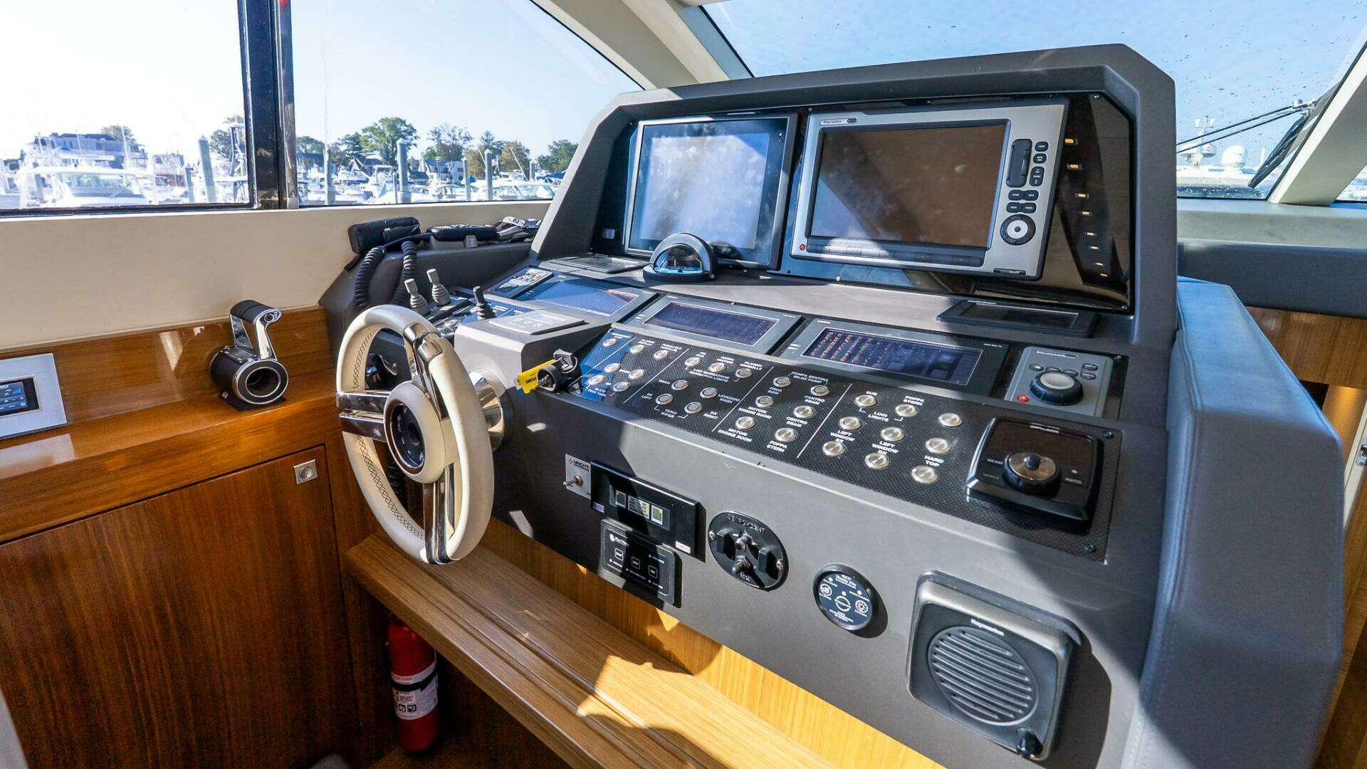 2011 Uniesse 55S - Image 25