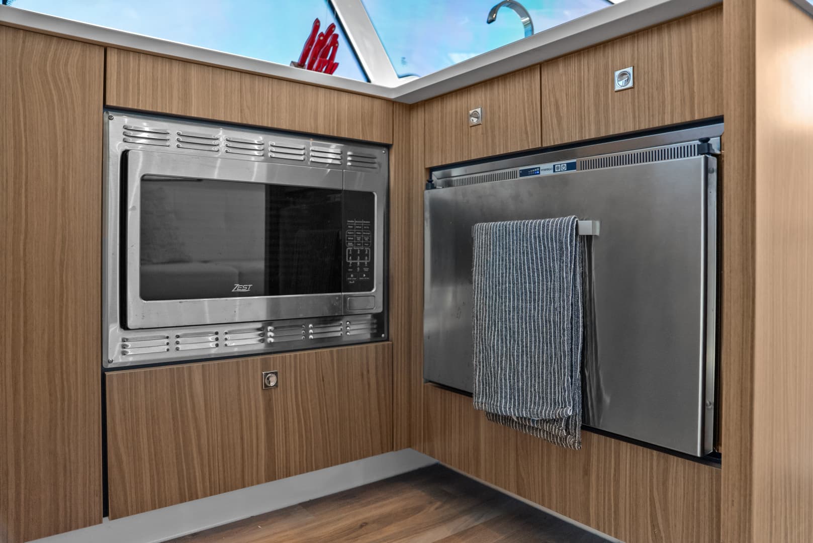 2025 Cruisers Yachts 50 Cantius - Image 38
