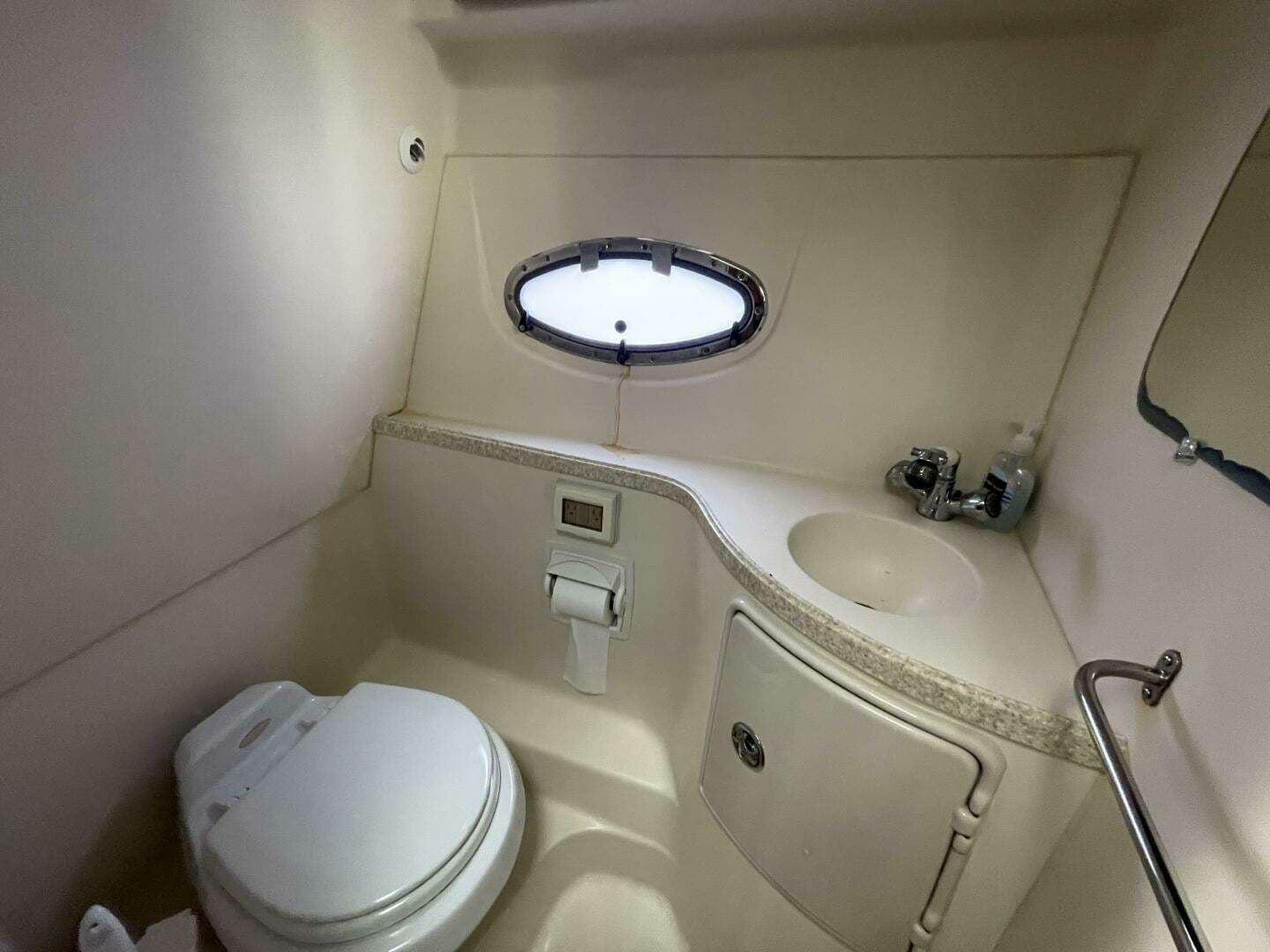 2006 Regal 2860 Window Express - Image 13