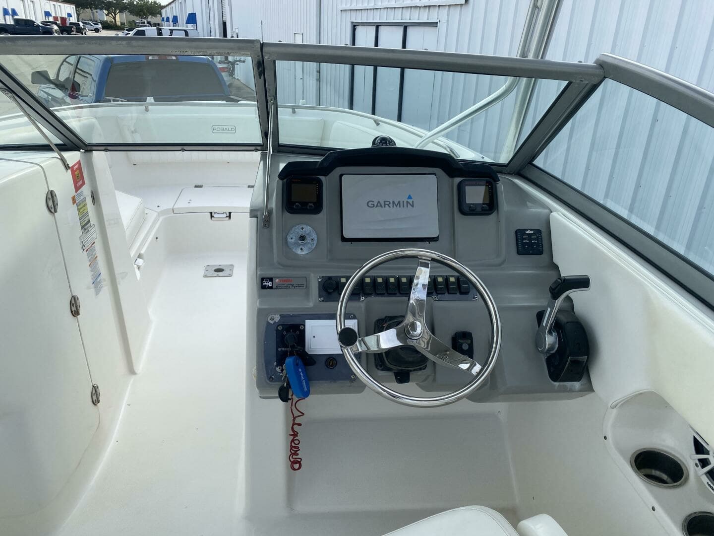 2011 Robalo — - Image 15