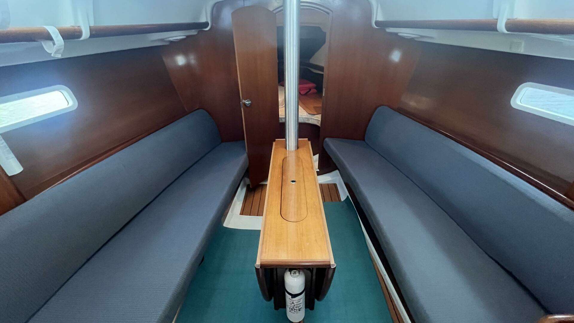 2006 Beneteau Oceanis 323 - Image 18