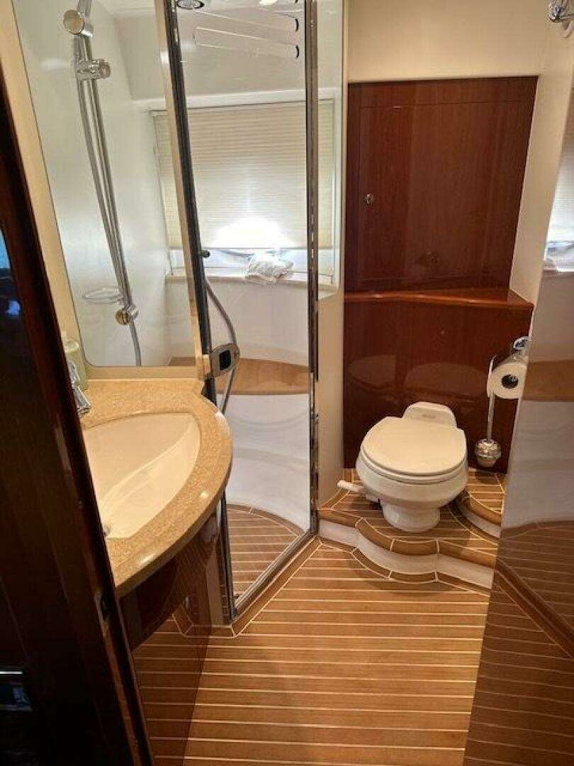 2006 Viking Princess 58V - Image 33