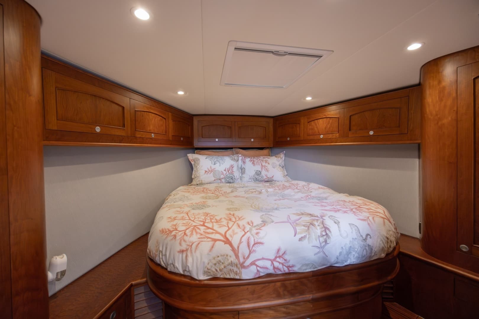 2015 Jarrett Bay Hardtop Express - Image 56