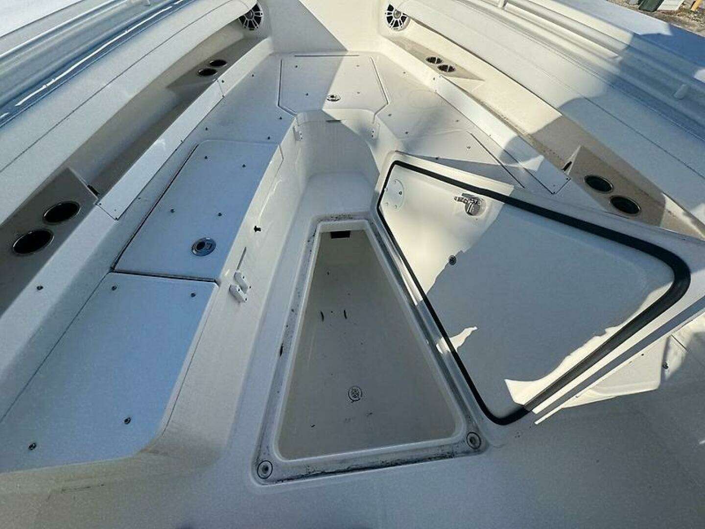 2022 Regulator 31 FS - Image 19