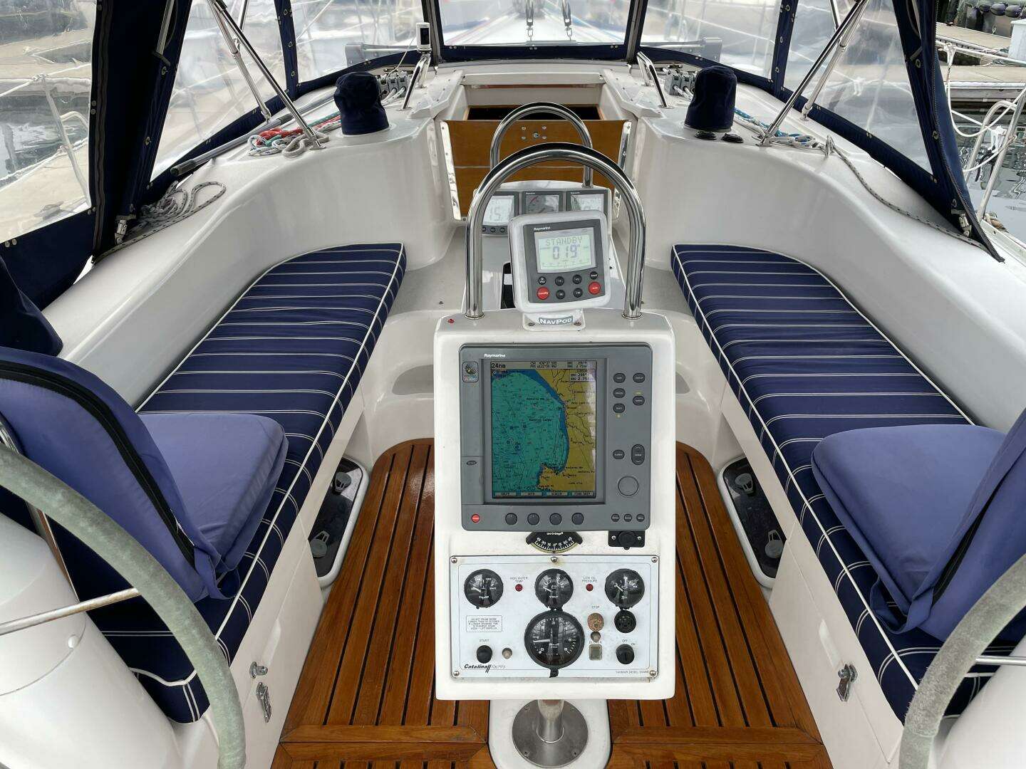 2005 Catalina 470 - Image 6