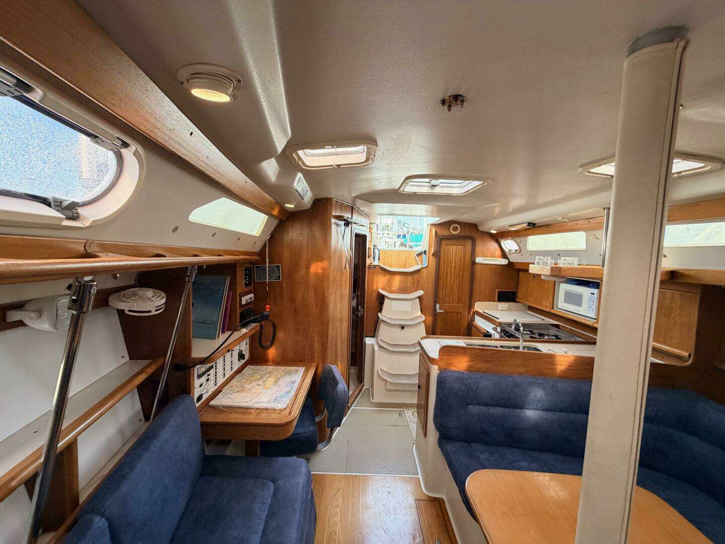 2001 Catalina 380 - Image 36