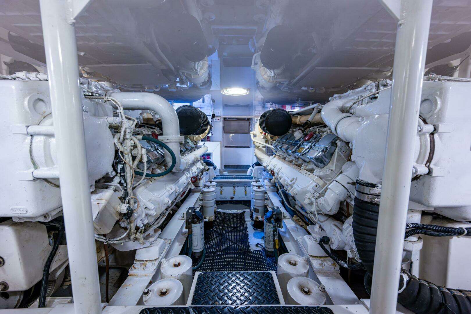 2006 Viking 52 Convertible - Image 32
