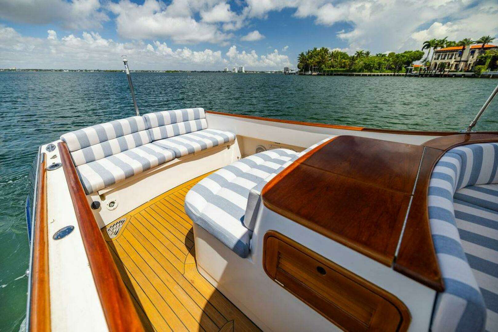 2004 Hinckley Talaria 29 R - Image 15
