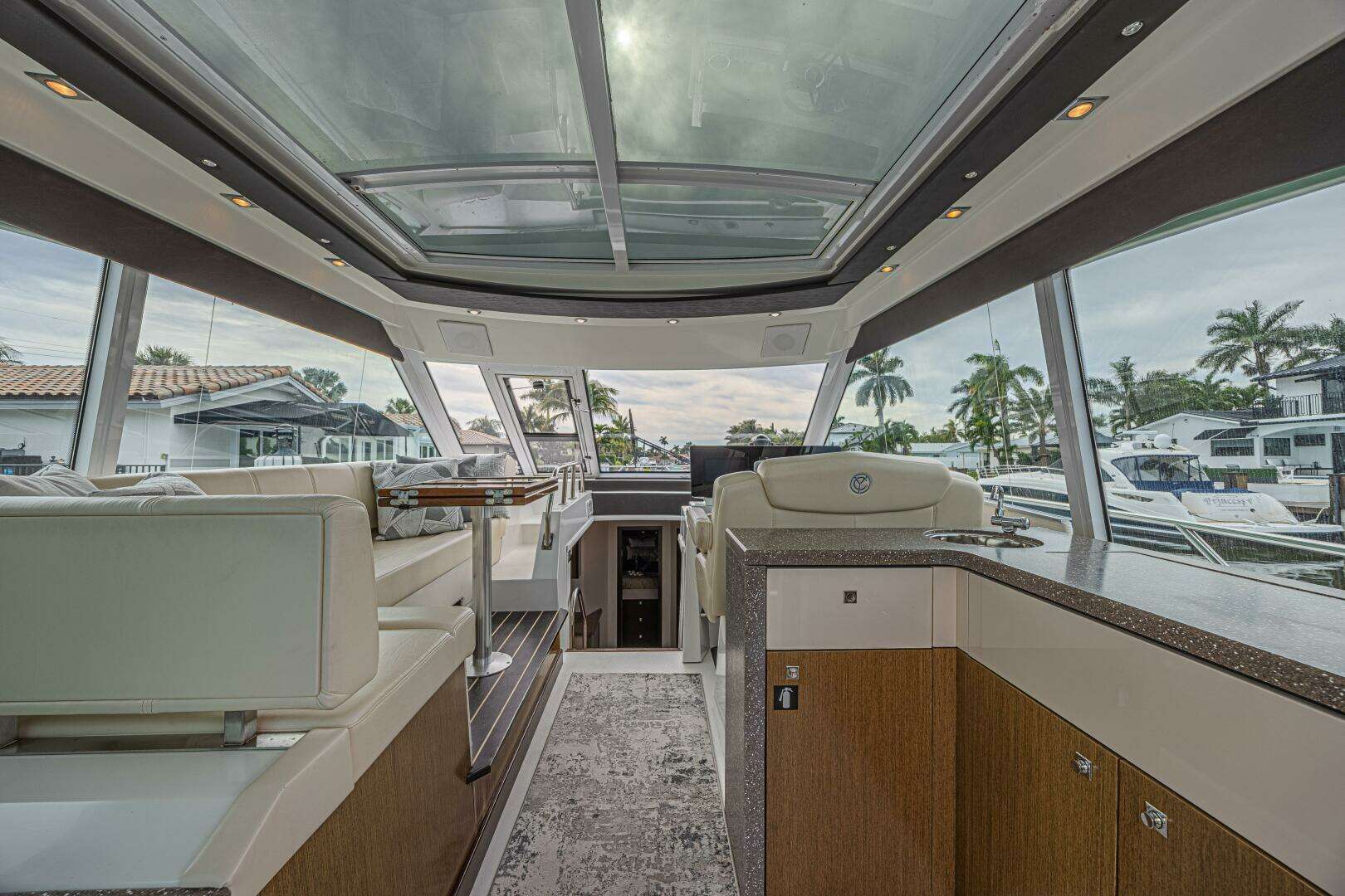 2012 Cruisers Yachts 48 Cantius - Image 16