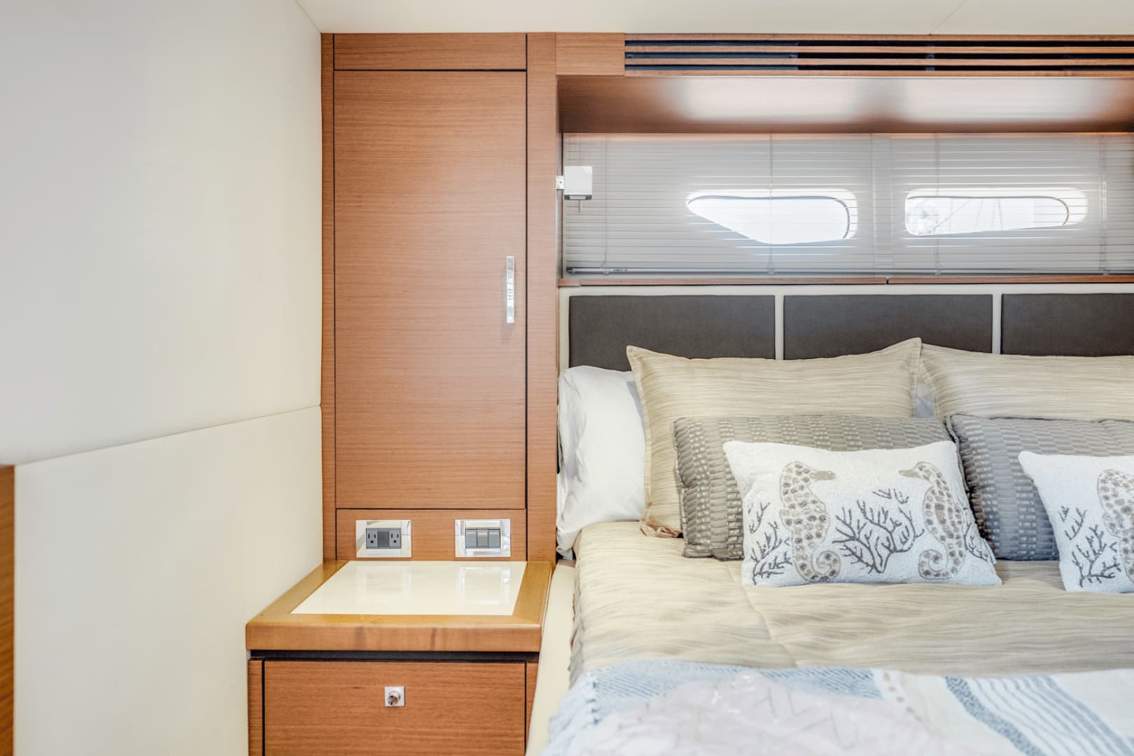 2013 Sea Ray 510 SUNDANCER - Image 34