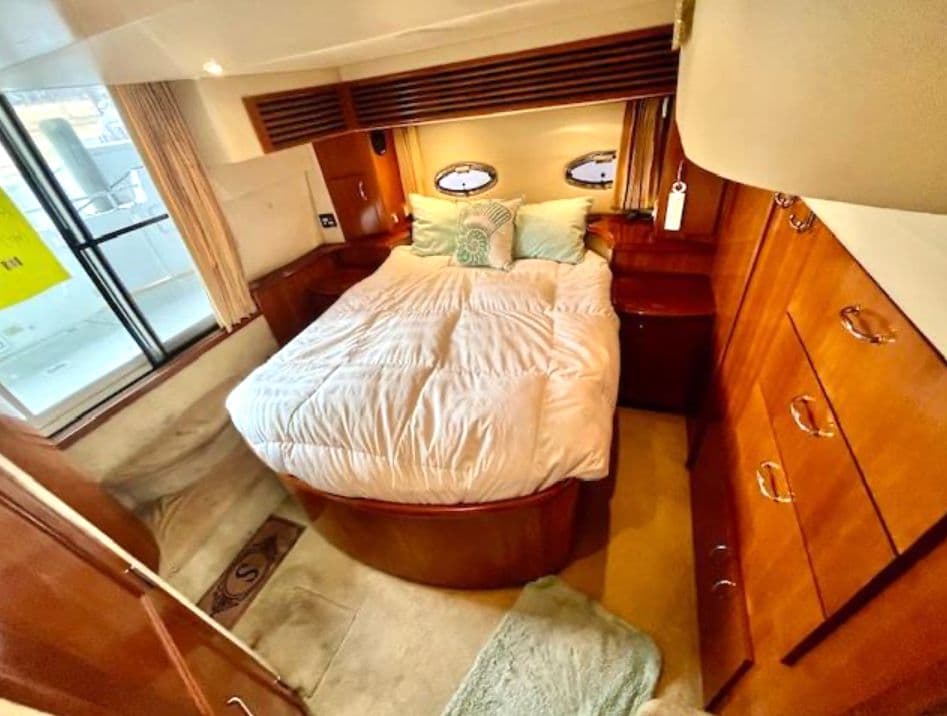 2003 Carver 444 Cockpit Motor Yacht - 31