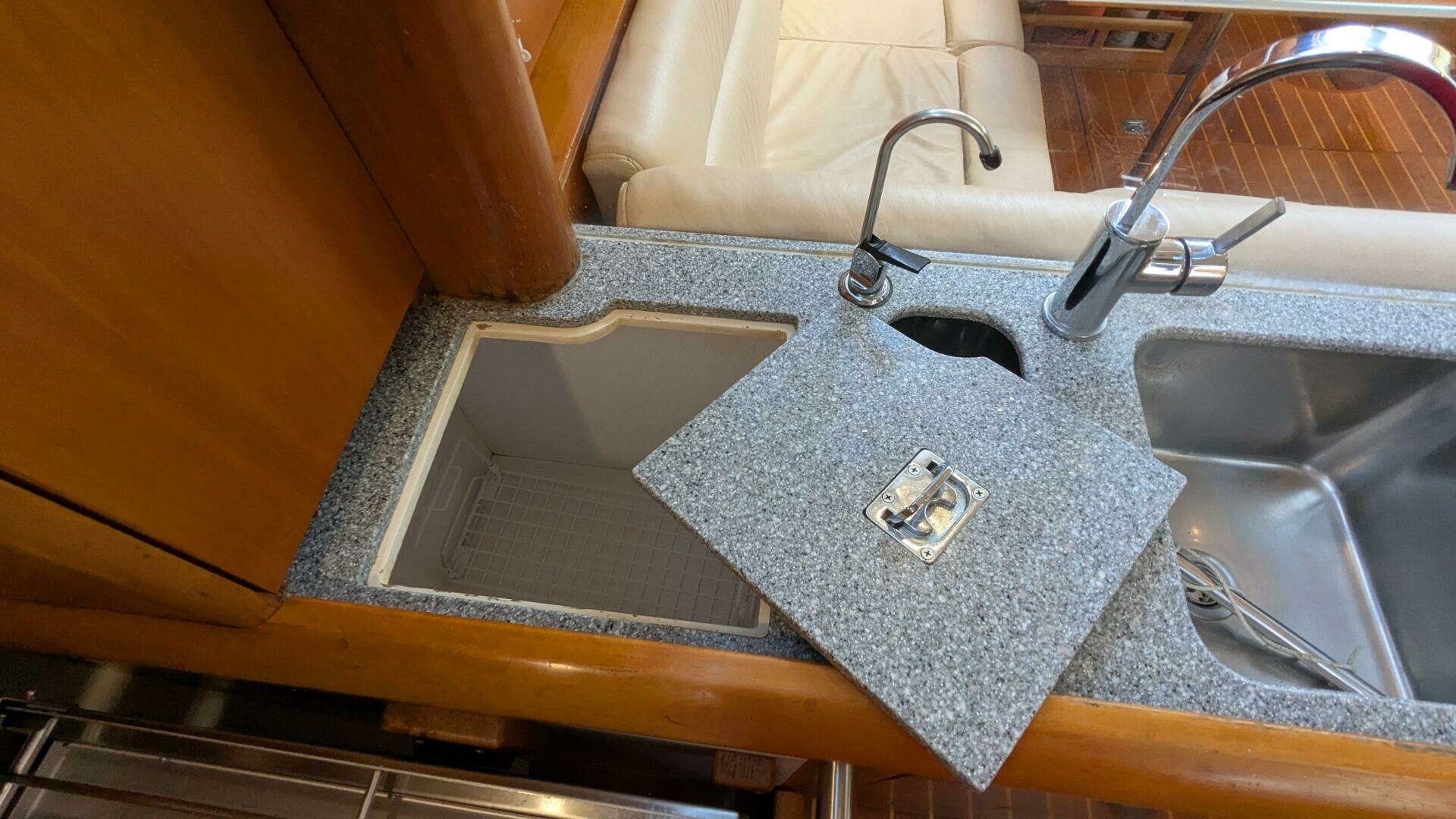 2005 Saga 409 - Image 64