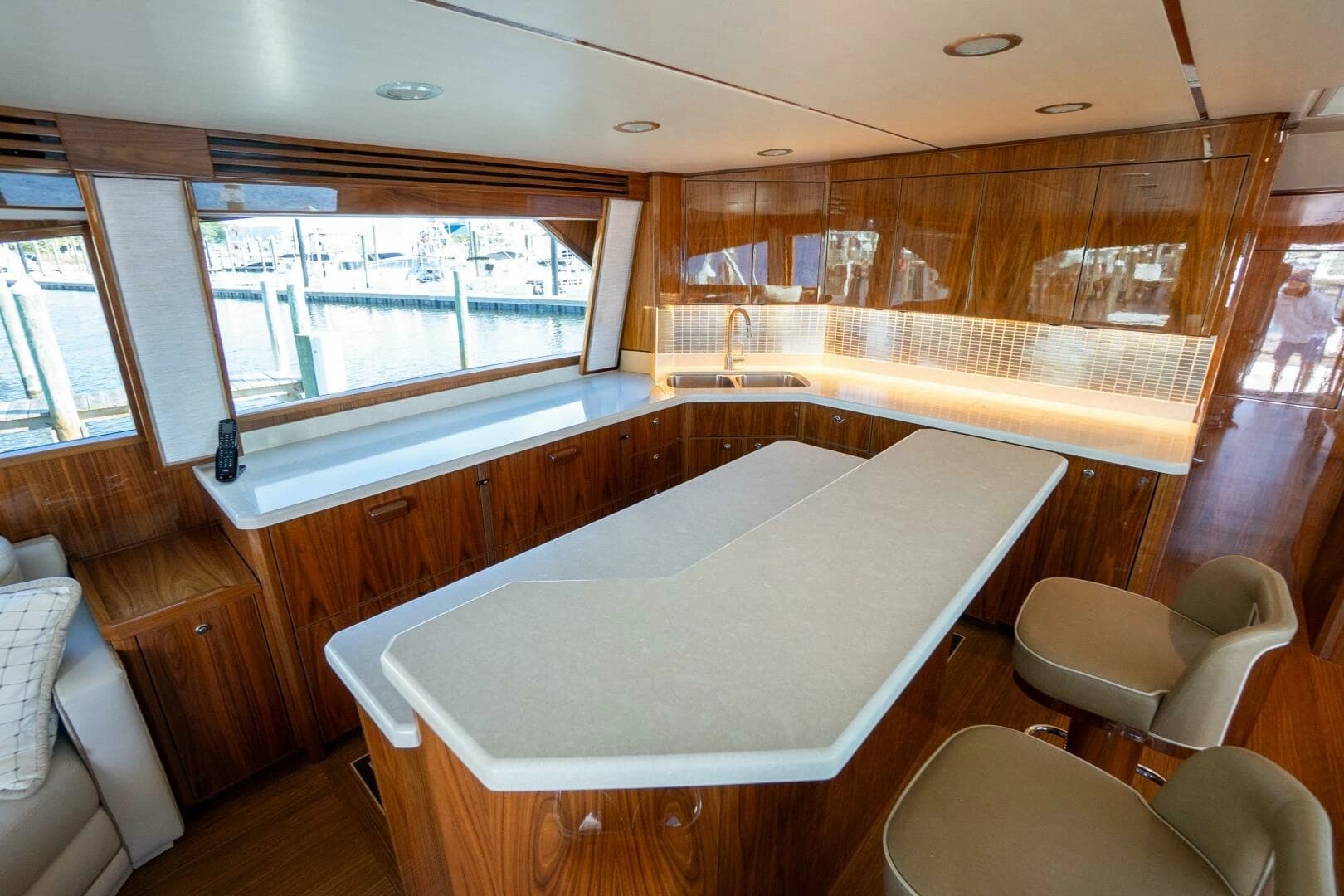 2021 Viking 72 Enclosed Bridge - Image 9