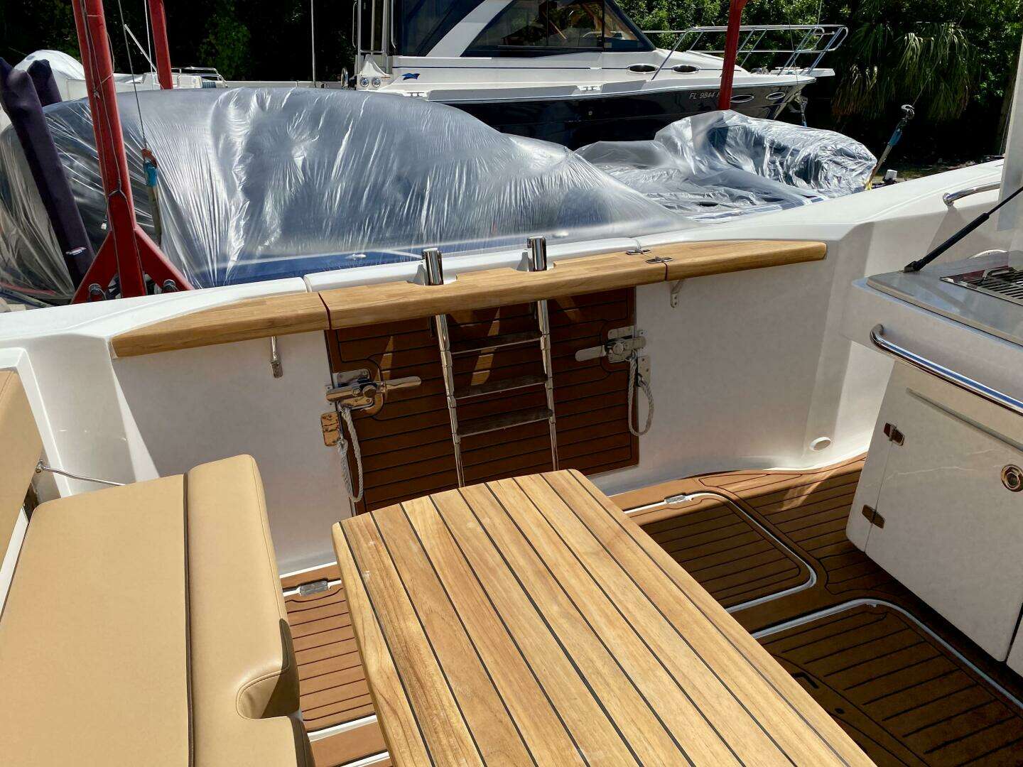 2023 Fishing Raptor 390 Solarium - Image 15