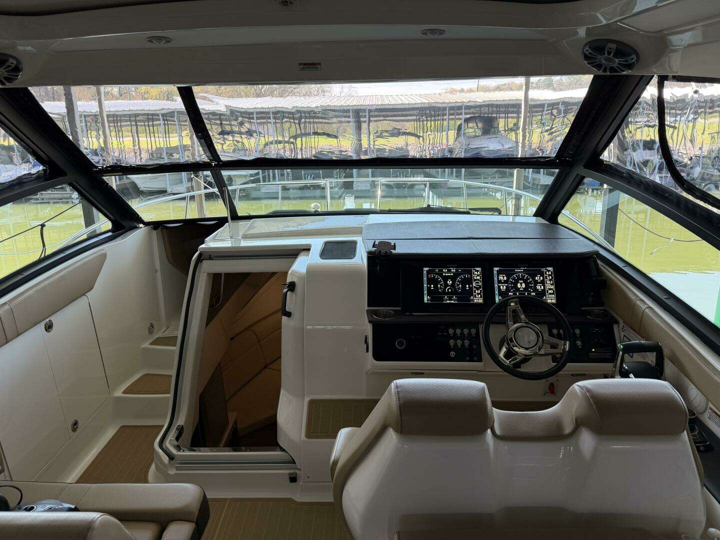 2023 Sea Ray Sundancer 320 - Image 14