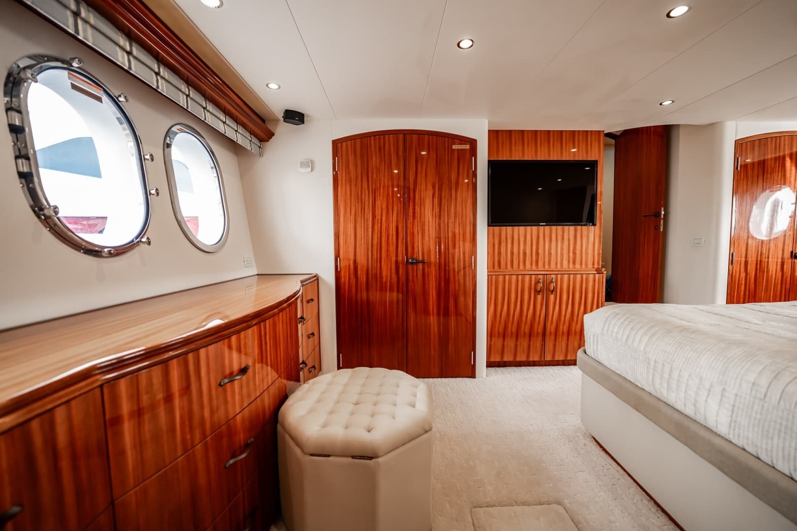2012 Hatteras — - Image 70