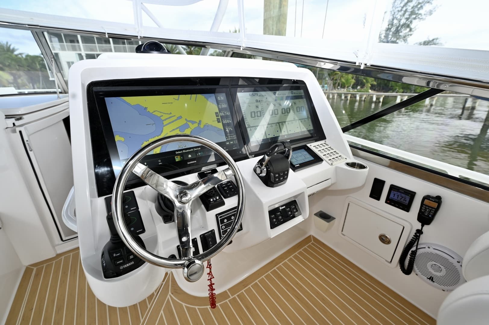 2019 Intrepid 475 Sport Yacht - Image 11