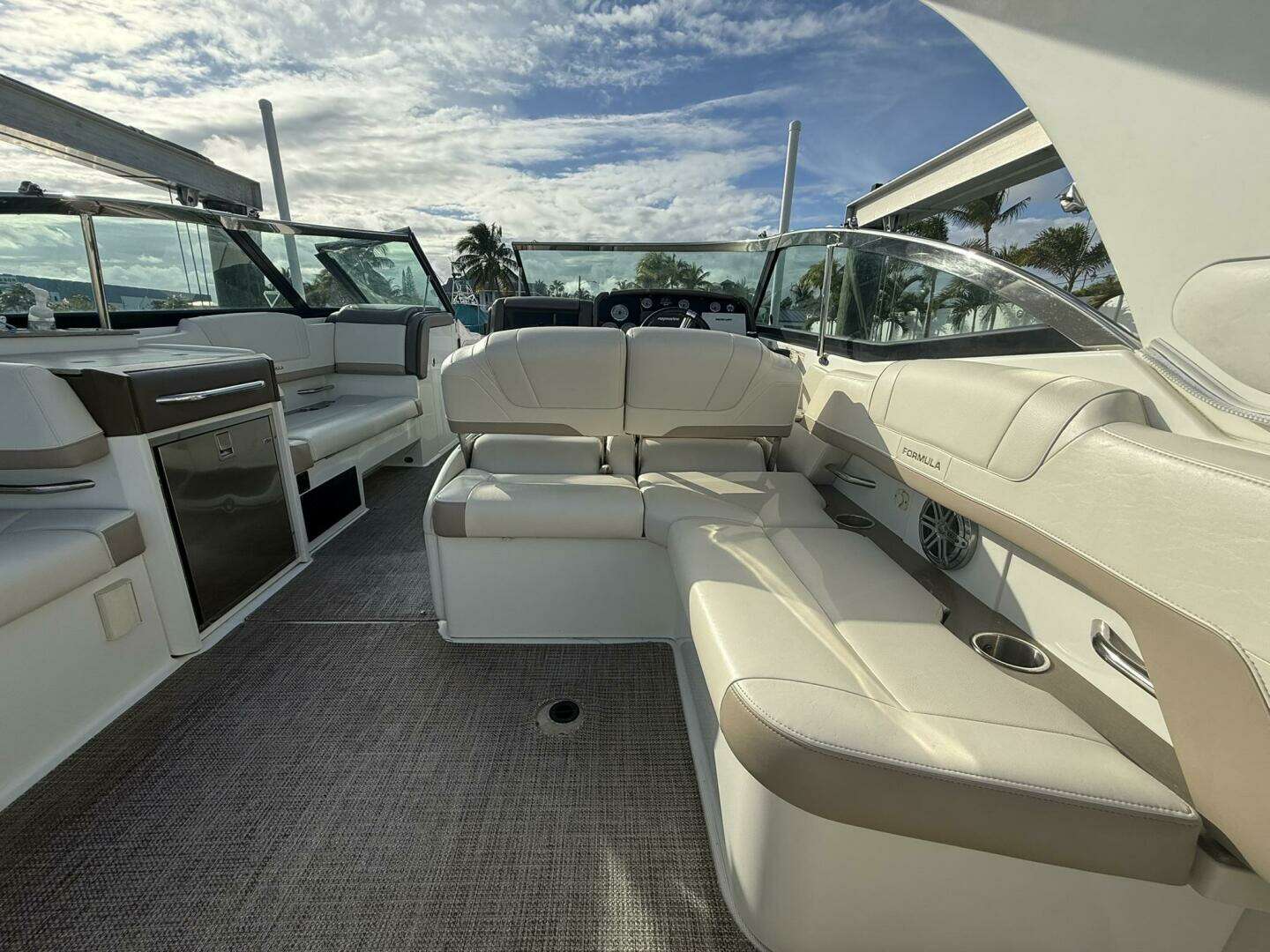 2016 Formula 330 Crossover Bowrider - Image 24