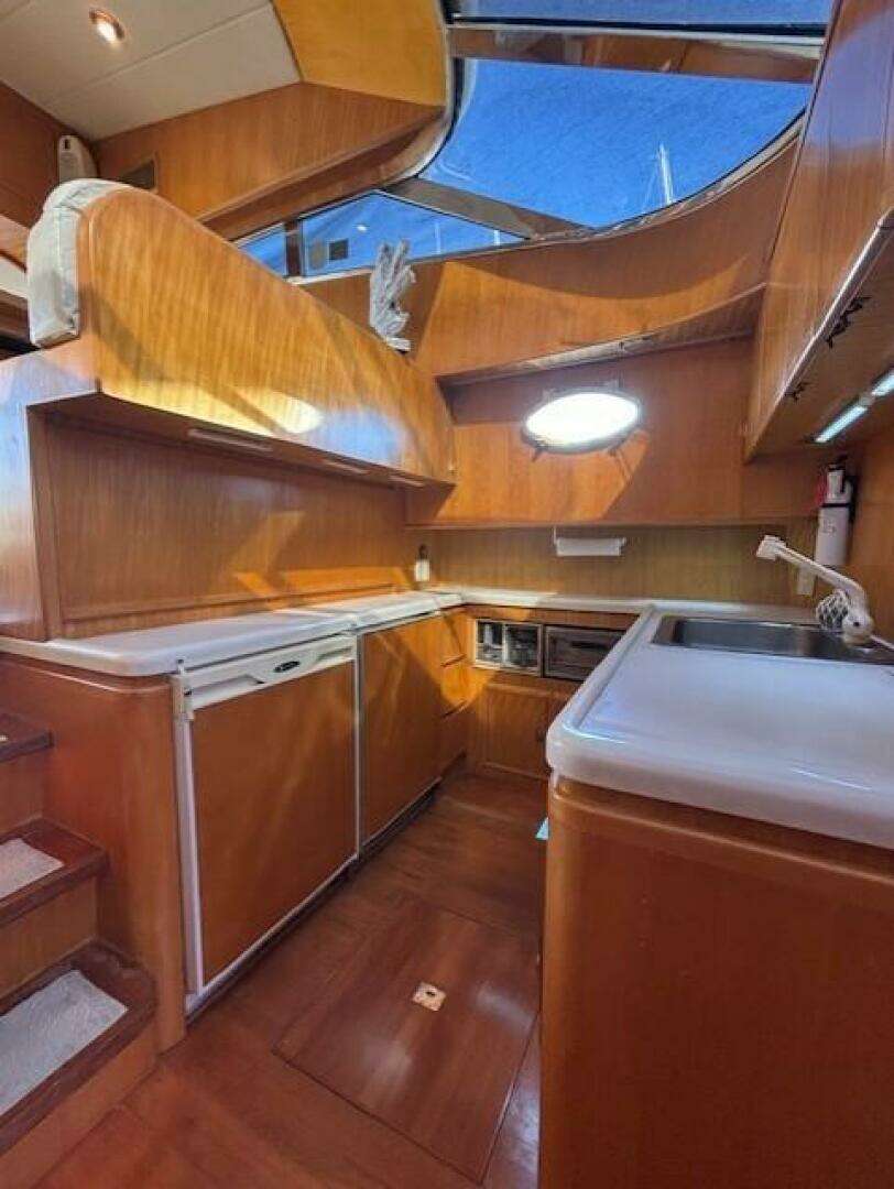 1994 Johnson High Tech 56' Euro - Image 13