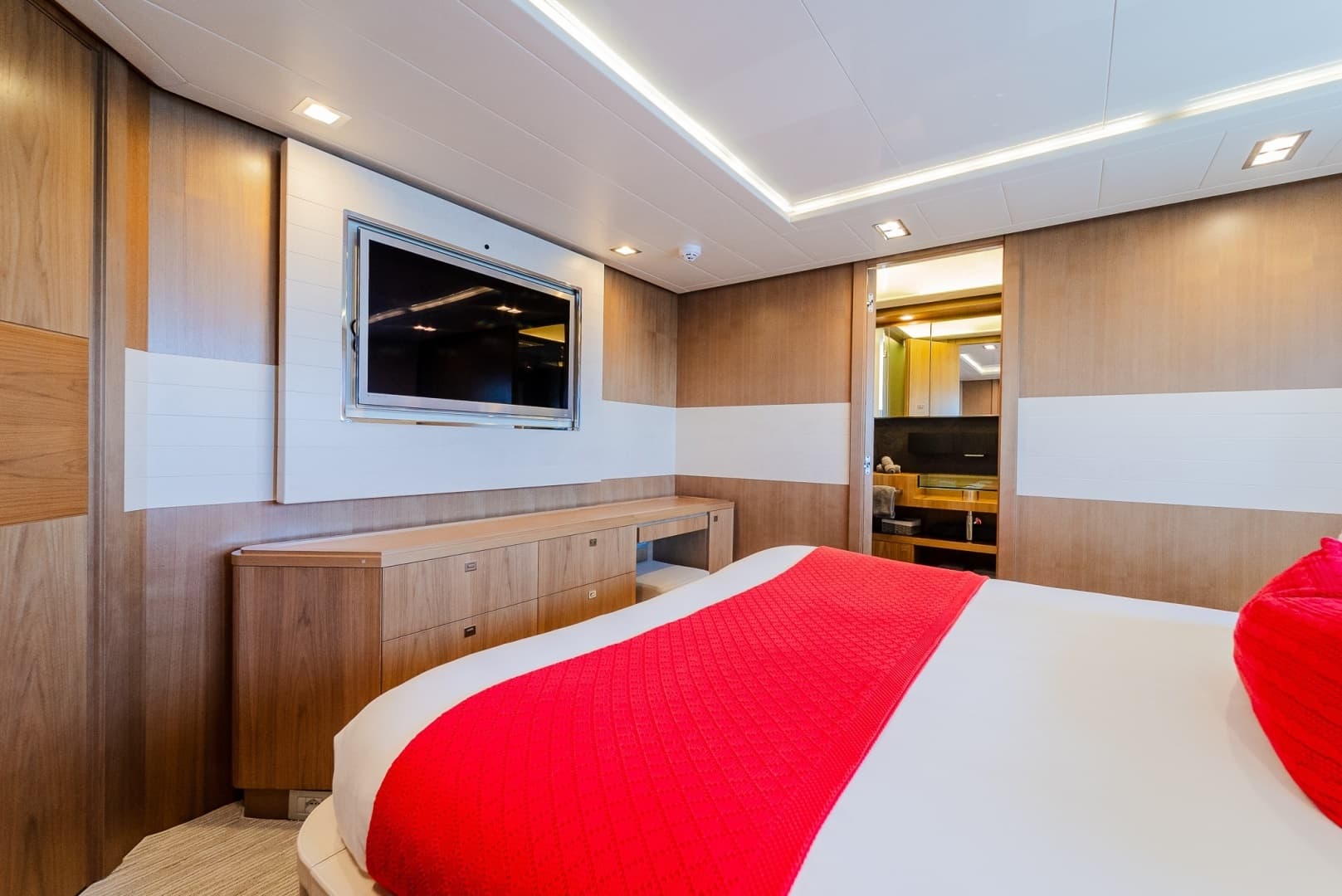 2012 Custom Line Raised Pilothouse - Image 32