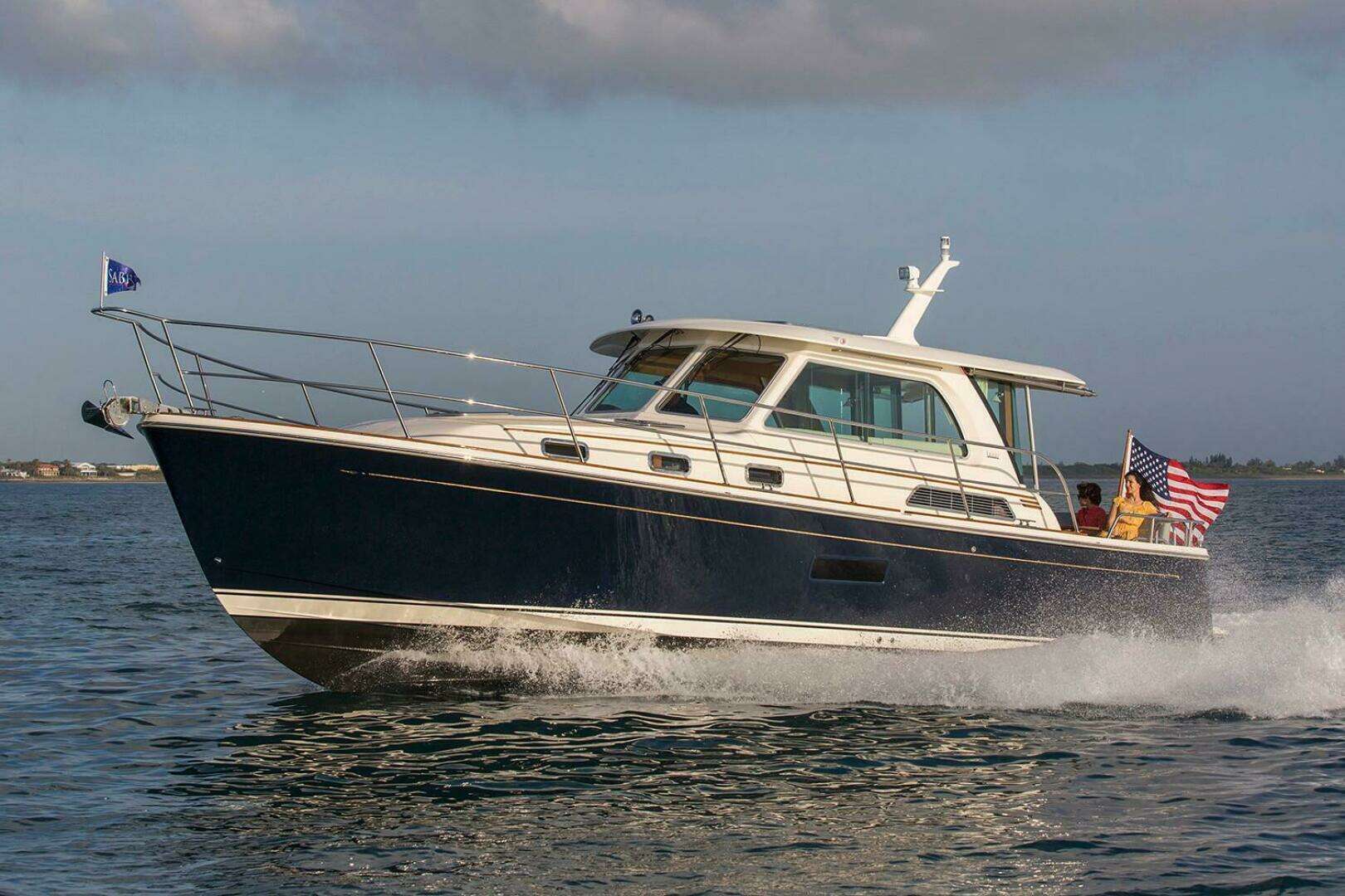 2026 Sabre 38 Salon Express - Image 2