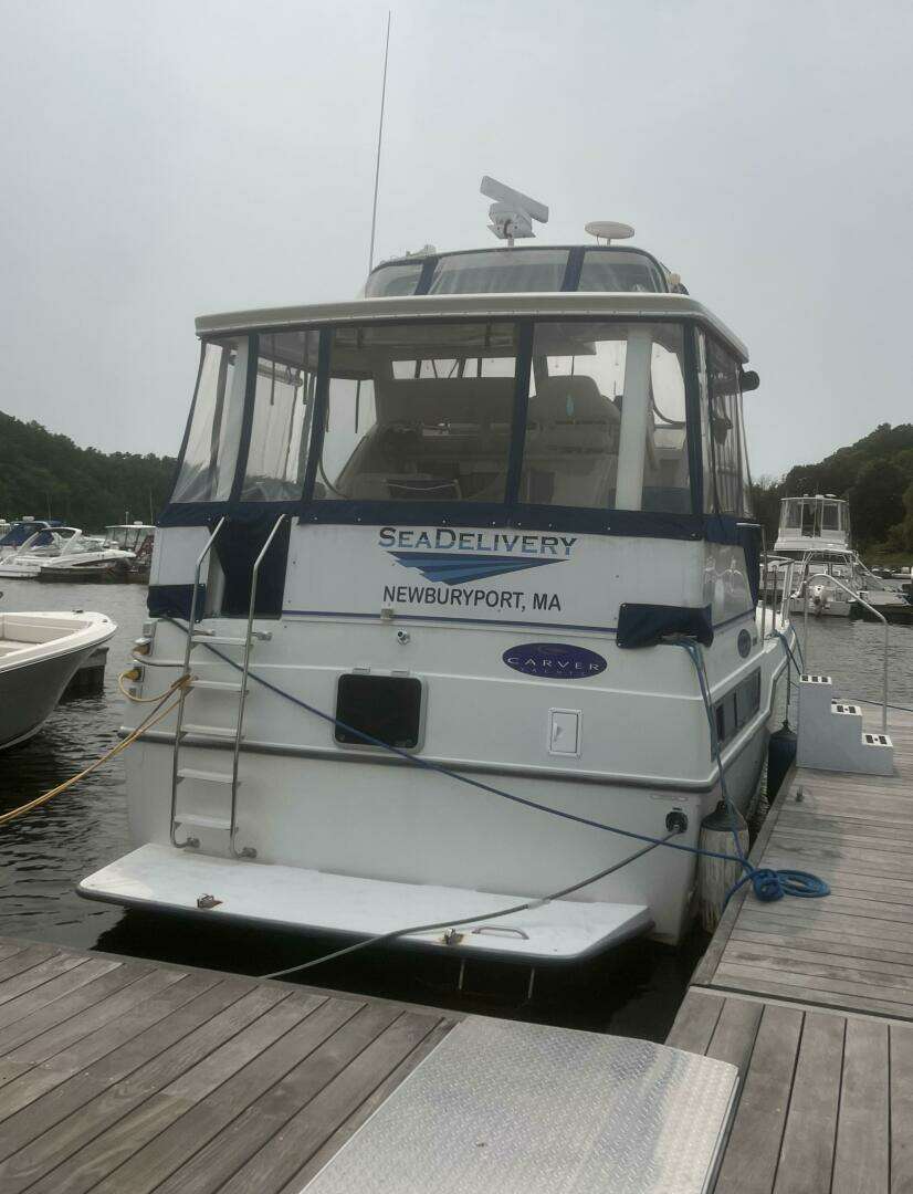 1994 Carver Aft Cabin Motor Yacht - Image 7