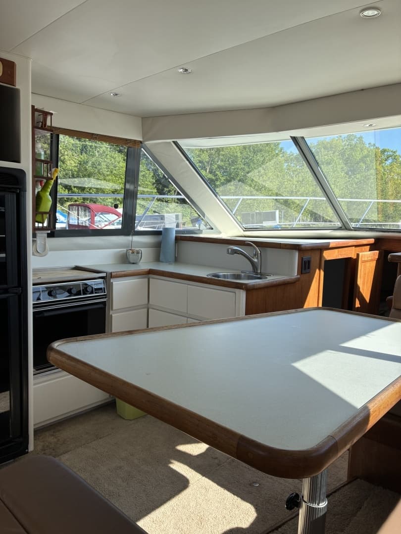 1995 Carver 370 Voyager - Image 14