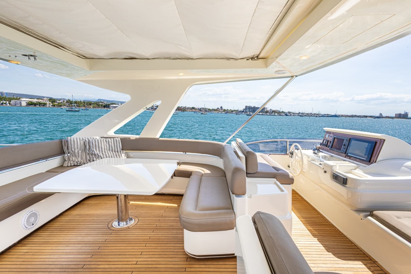 2013 Ferretti Yachts F800 - Image 12