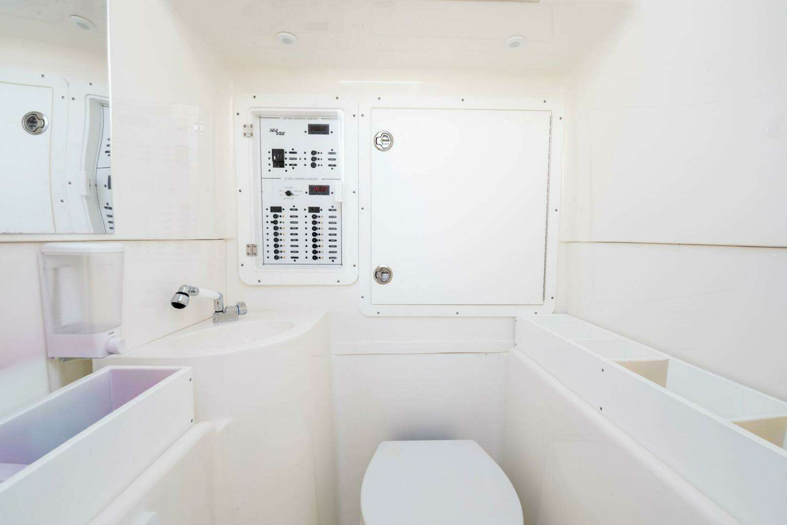 2024 SeaVee 322z - Image 28