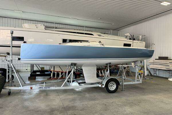 2025 J Boats J7 - Image 1