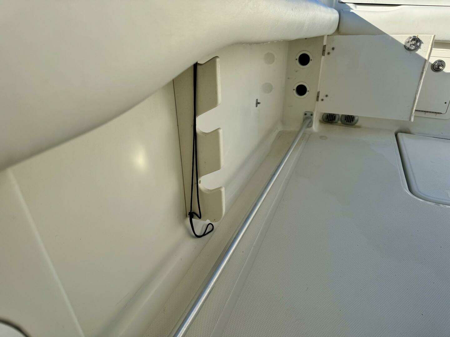 2004 Hydra-Sports Vector 3300 CC - Image 33