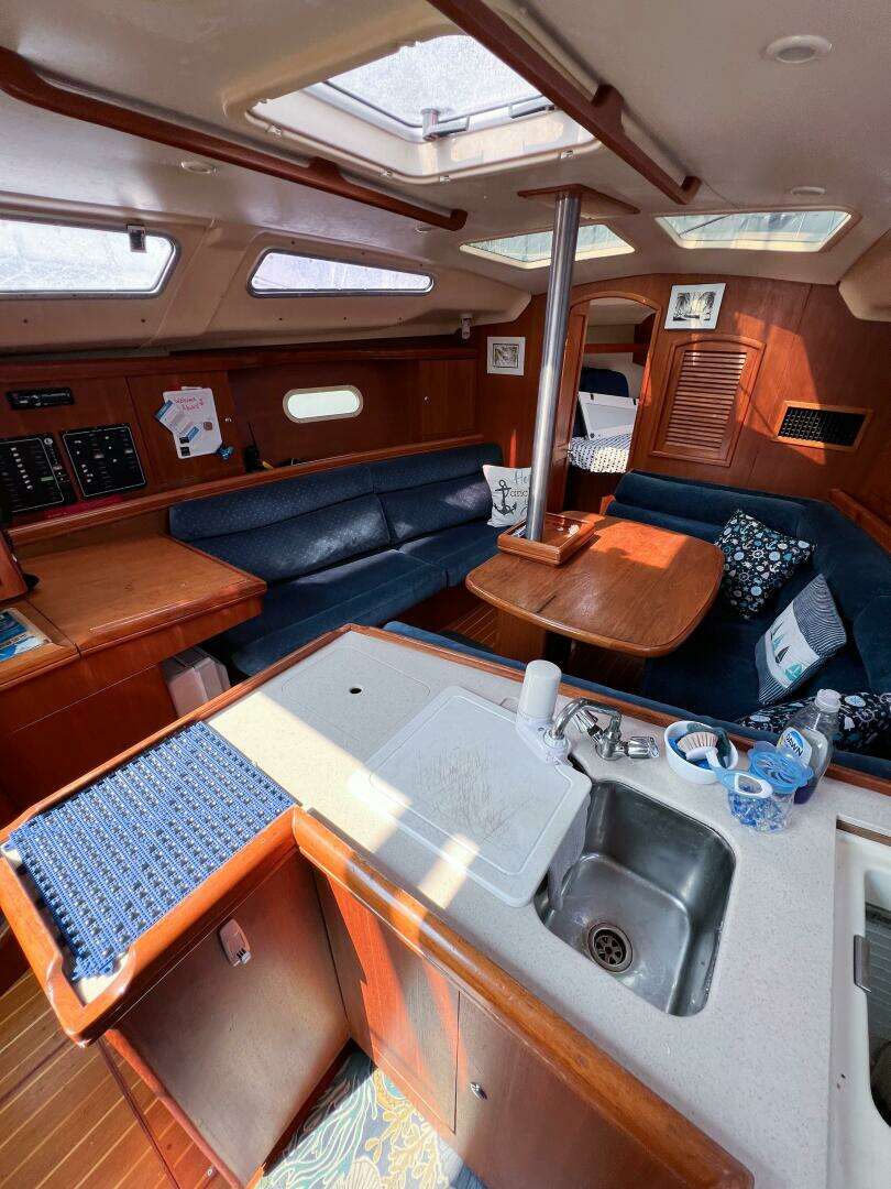 2002 Hunter 356 - Image 16