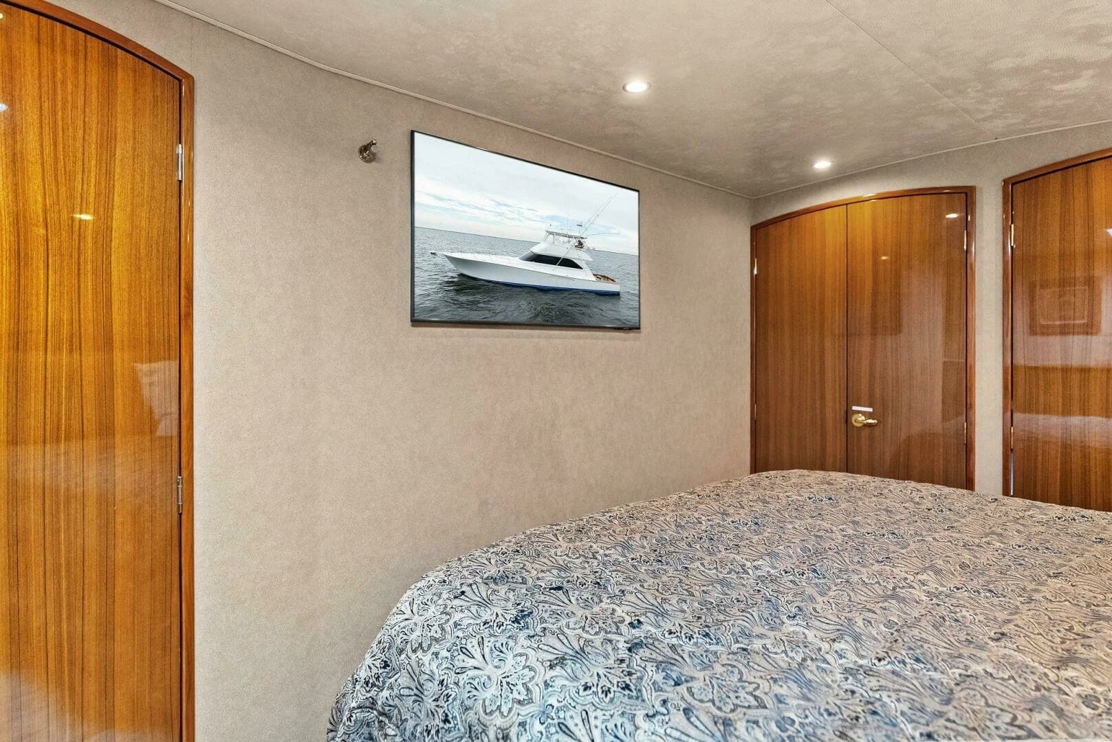 2006 Viking 61 Convertible - Image 19