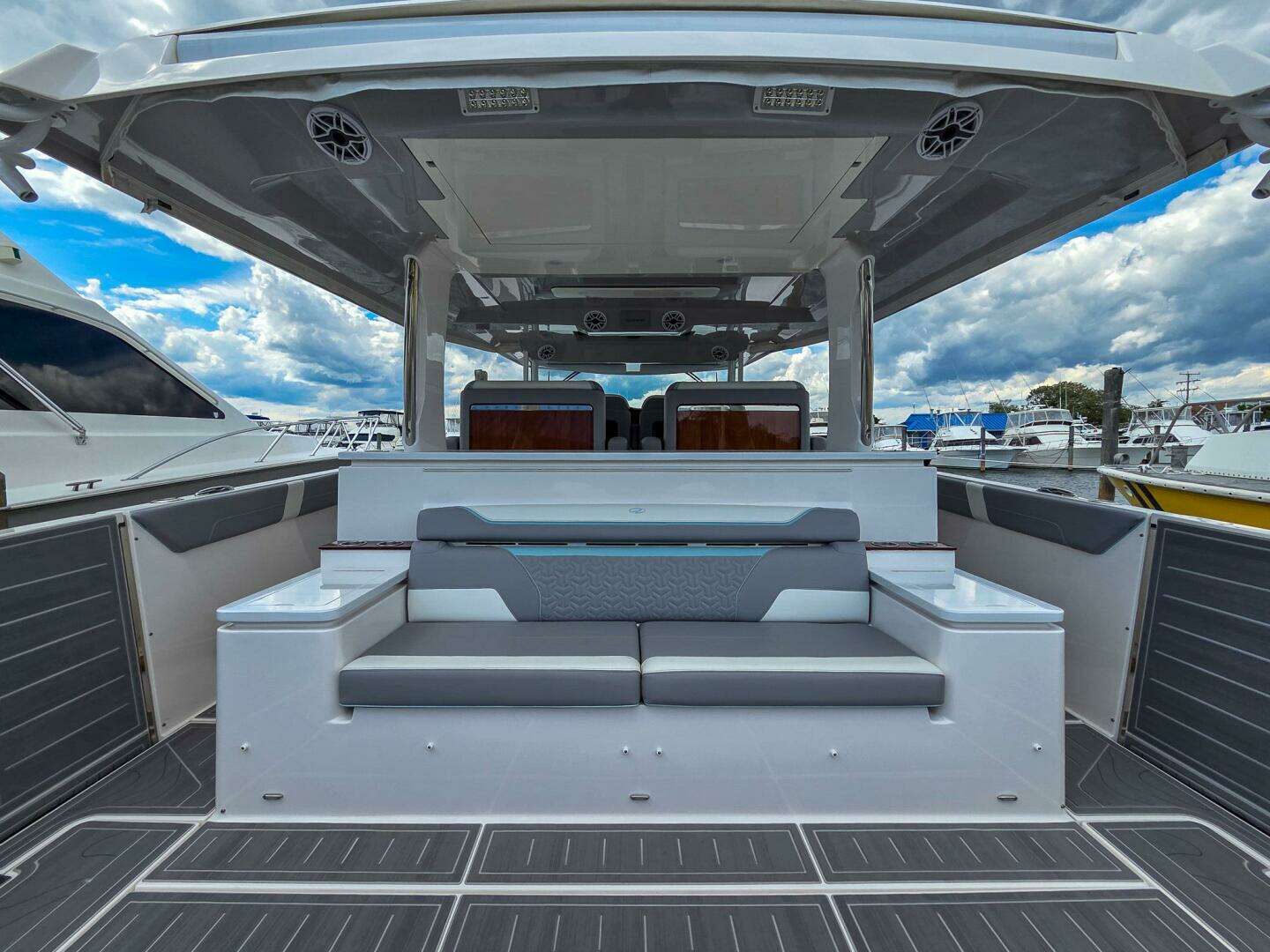 2025 Regal 50 SAV - Image 17